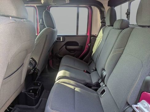 Used 2024 Jeep Gladiator Sport AWD/4WD image 13
