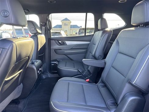 Used 2025 Buick Enclave Preferred image 9