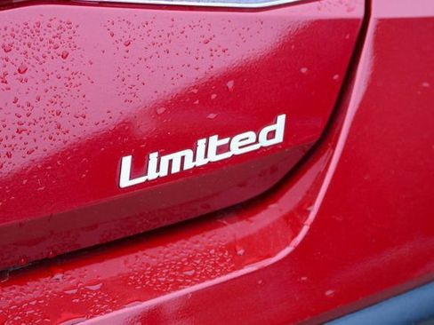 Used 2024 Hyundai Elantra Limited image 7