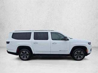 Used 2024 Jeep Wagoneer L Series III w/ Flexible Seating Group AWD/4WD video 4