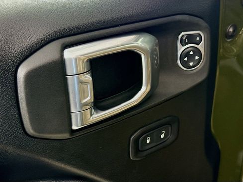 Used 2021 Jeep Wrangler Sport image 17