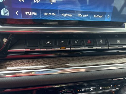 Used 2023 Chevrolet Silverado 1500 RST w/ Convenience Package II AWD/4WD image 19
