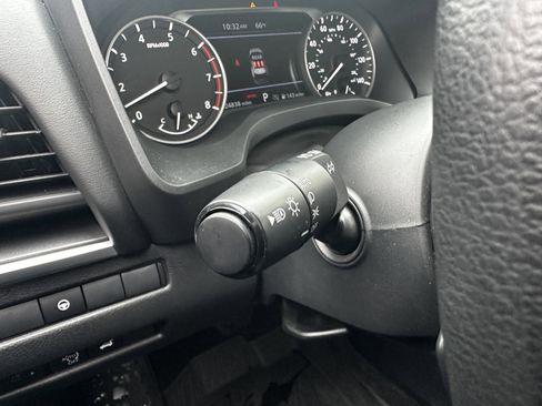 Used 2024 Nissan Rogue SV FWD image 16