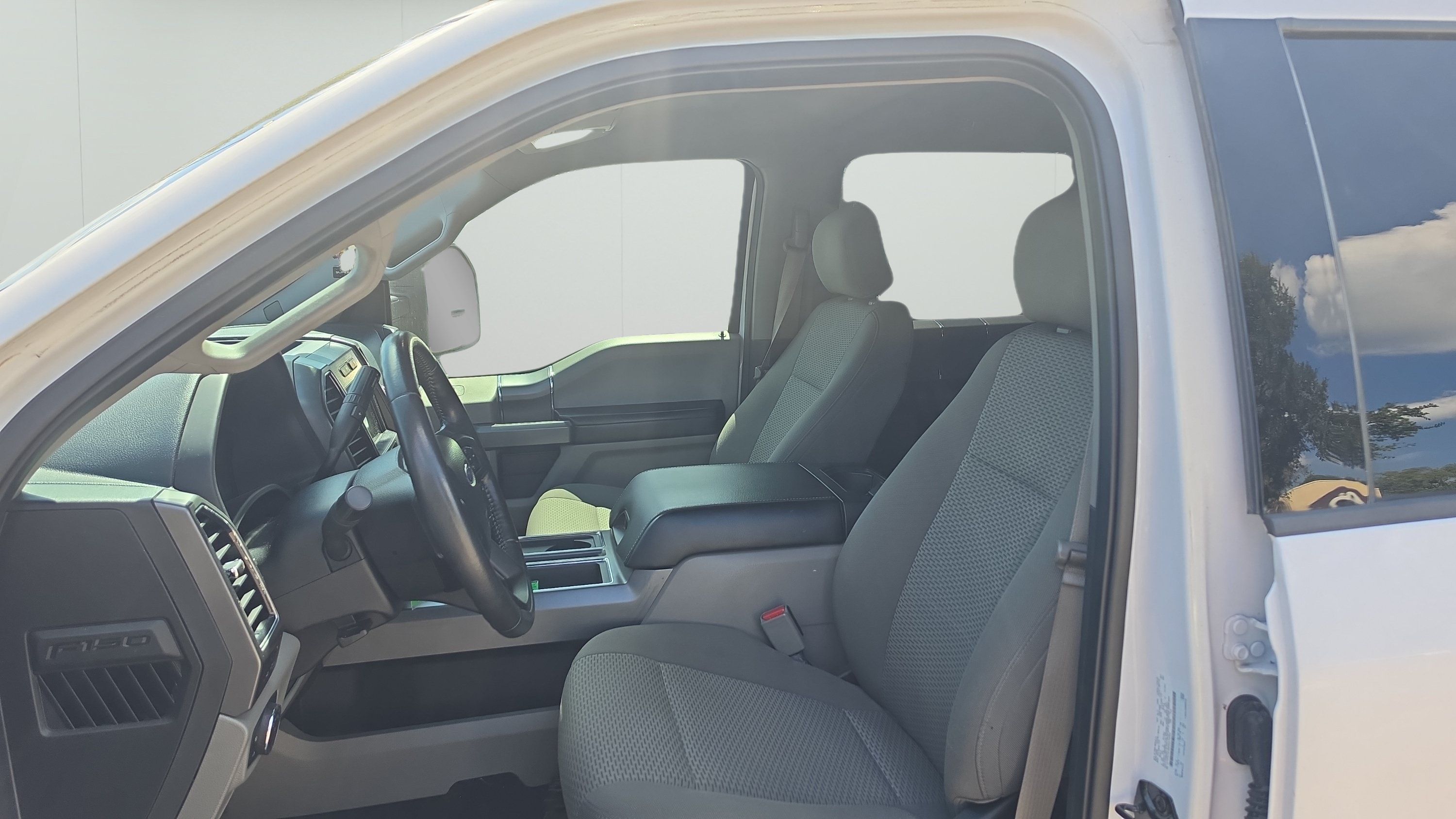 Used 2017 Ford F150 XLT w/ Equipment Group 302A Luxury AWD/4WD image 9
