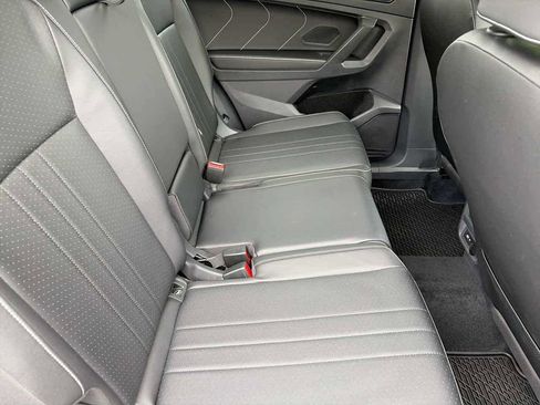 Used 2022 Volkswagen Tiguan SE R-Line FWD image 15
