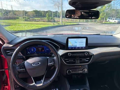 Certified 2022 Ford Escape Titanium w/ Titanium Elite Package image 11