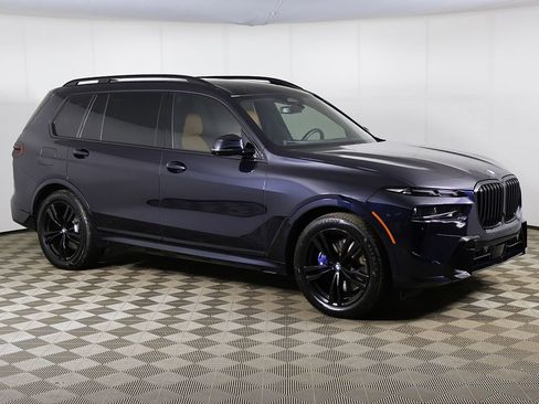 Used 2024 BMW X7 xDrive40i w/ M Sport Package AWD/4WD image 2