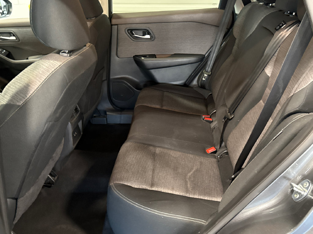 Used 2023 Nissan Rogue SV AWD/4WD image 9