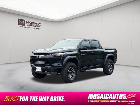 Used 2025 Chevrolet Colorado ZR2 w/ Technology Package AWD/4WD image 3