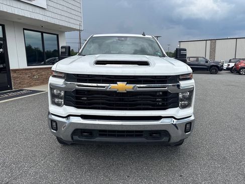 Used 2024 Chevrolet Silverado 2500 LT AWD/4WD image 9