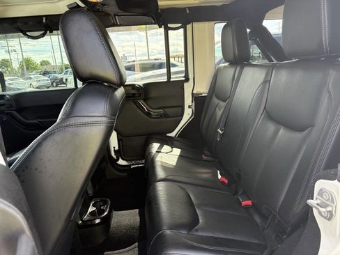Used 2015 Jeep Wrangler Unlimited Sahara AWD/4WD image 13