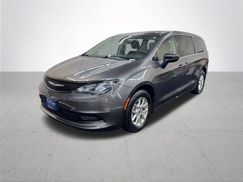 Used 2023 Chrysler Voyager LX FWD image 2