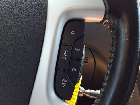 Used 2012 Chevrolet Traverse LT FWD image 18