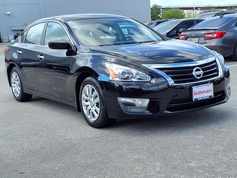 Used 2013 Nissan Altima 2.5 S FWD image 2