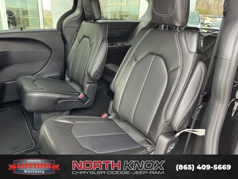 New 2026 Chrysler Pacifica Select image 13