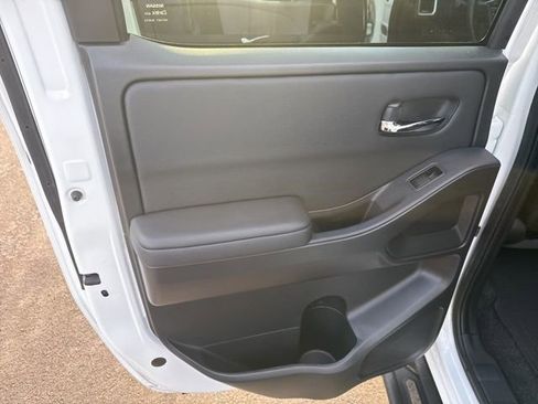 Used 2024 Nissan Frontier SL image 21