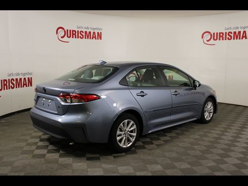 Used 2024 Toyota Corolla LE w/ LE Convenience Package FWD image 8