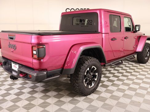 Used 2024 Jeep Gladiator Rubicon AWD/4WD image 21