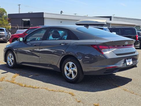 Used 2023 Hyundai Elantra SE FWD image 5