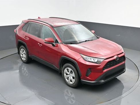 Used 2021 Toyota RAV4 LE AWD/4WD image 18
