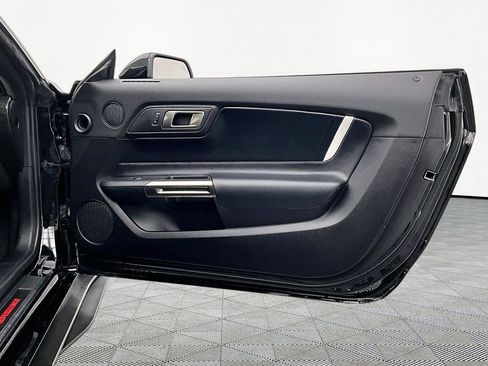 Used 2022 Ford Mustang Shelby GT500 w/ Carbon Fiber Track Pack RWD image 24