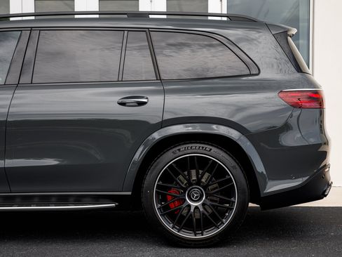 Used 2025 Mercedes-Benz GLS 63 AMG 4MATIC image 8