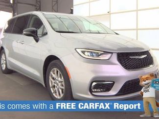 Used 2024 Chrysler Pacifica Touring-L FWD video 2