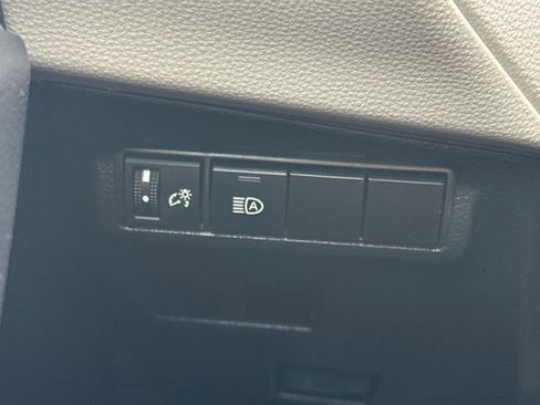 Used 2023 Toyota Corolla Cross LE w/ Moonroof Package image 33