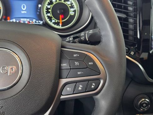 Used 2022 Jeep Cherokee Limited AWD/4WD image 32