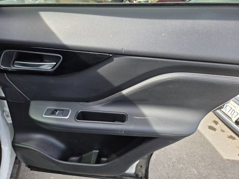 Used 2019 Jaguar F-PACE Premium image 13