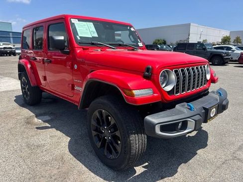 Used 2024 Jeep Wrangler Unlimited Sahara AWD/4WD image 3