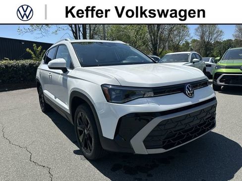 New 2026 Volkswagen Taos SE FWD image 7
