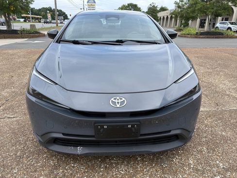 Used 2024 Toyota Prius LE FWD image 2