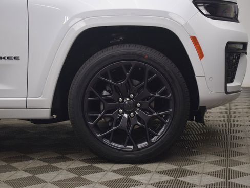 New 2026 Jeep Grand Cherokee Summit AWD/4WD image 6
