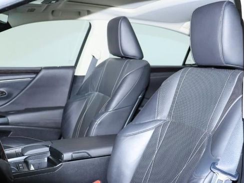 Used 2021 Lexus ES 300h w/ Luxury Package image 21