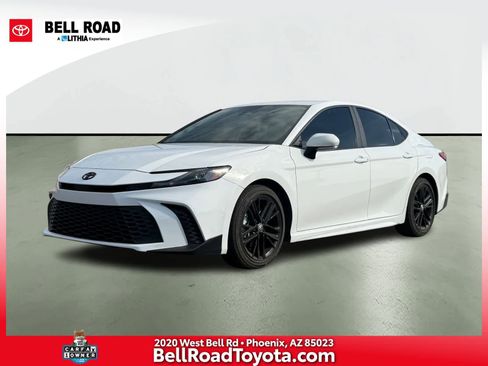 Used 2025 Toyota Camry SE w/ Convenience Package image 1