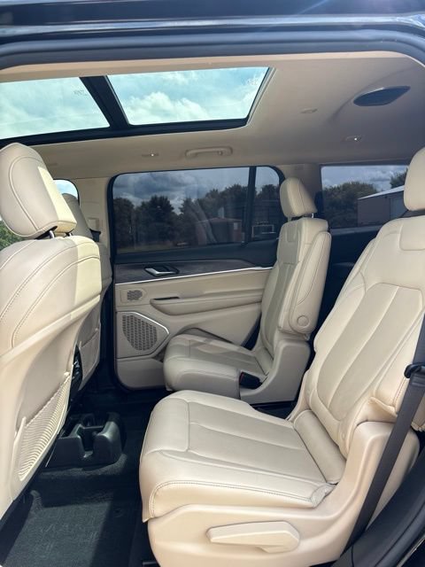 Used 2021 Jeep Grand Cherokee L Limited AWD/4WD image 7