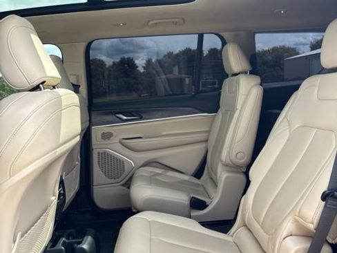 Used 2021 Jeep Grand Cherokee L Limited AWD/4WD image 7