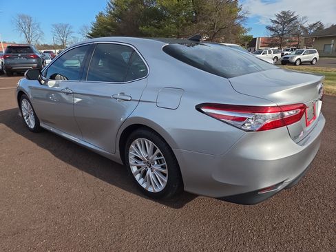 Certified 2020 Toyota Camry XLE image 5