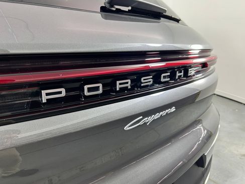 Certified 2026 Porsche Cayenne AWD/4WD image 12
