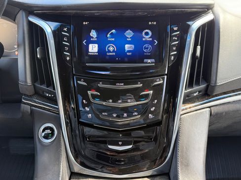 Used 2015 Cadillac Escalade Platinum image 30