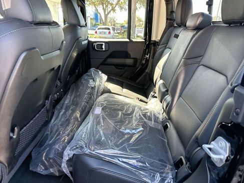 New 2025 Jeep Gladiator Sport image 14