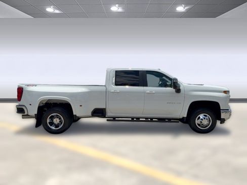 Used 2026 Chevrolet Silverado 3500 LT w/ Safety Package AWD/4WD image 8