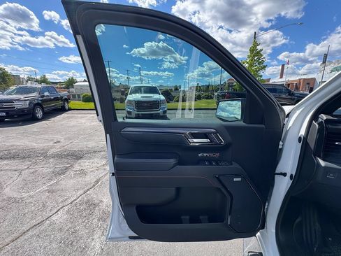 Used 2022 GMC Sierra 1500 AT4 w/ AT4 Premium Package AWD/4WD image 15