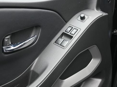 Used 2025 Nissan Frontier SV image 15