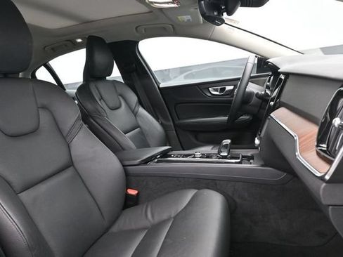 Used 2025 Volvo S60 B5 Plus FWD image 33