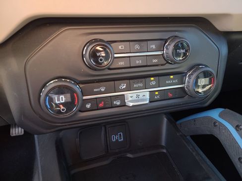 Used 2023 Ford Bronco Wildtrak AWD/4WD image 21