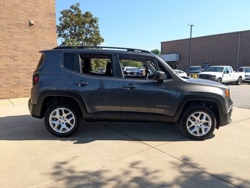 Used 2018 Jeep Renegade Latitude image 4