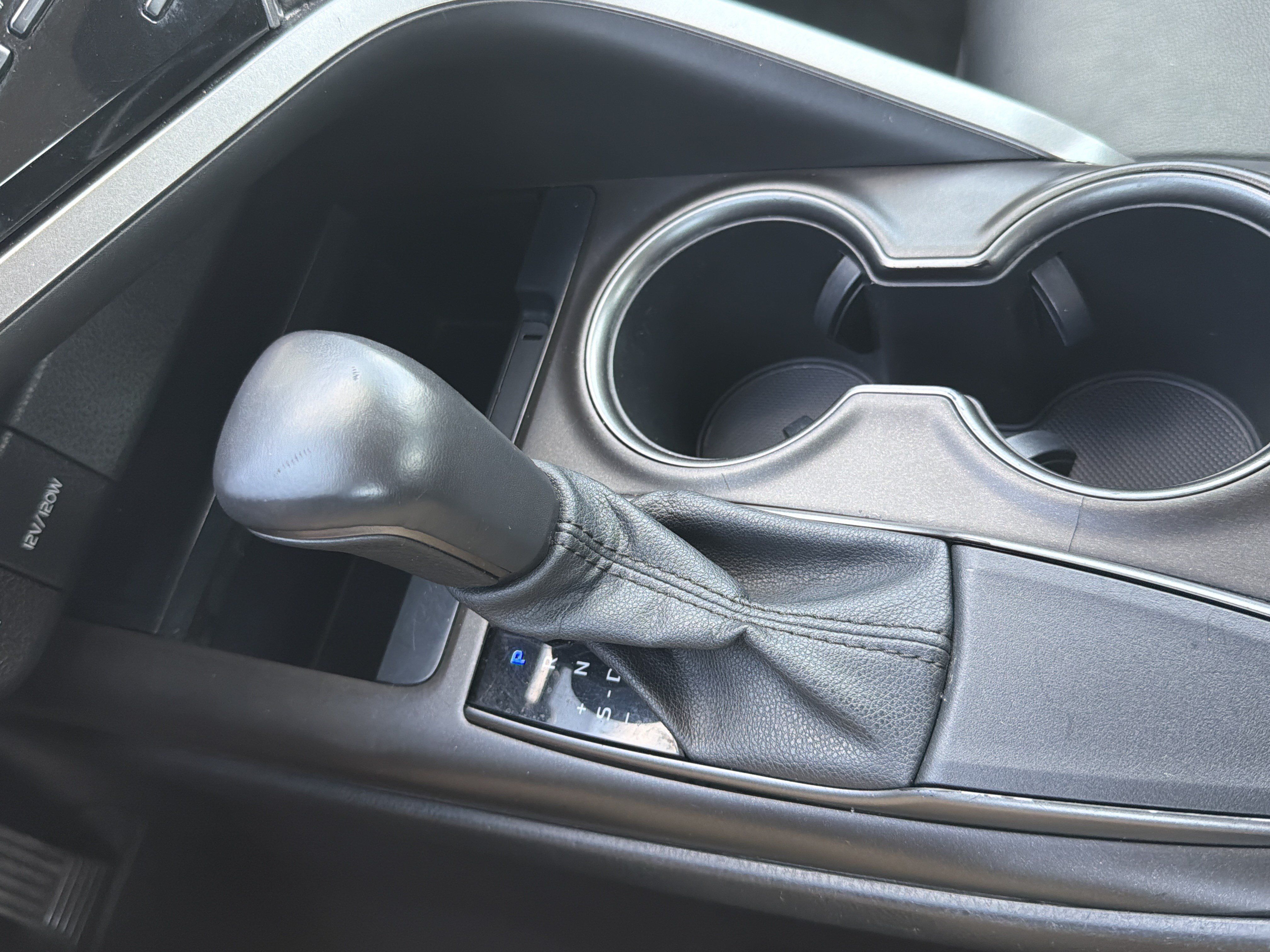 Used 2021 Toyota Camry SE FWD image 9