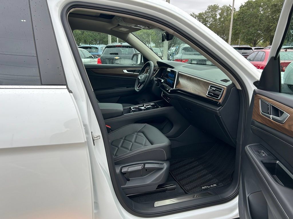 Certified 2026 Volkswagen Atlas SE FWD image 35